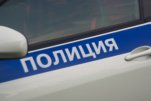 Москвич напал на полицейский автомобиль