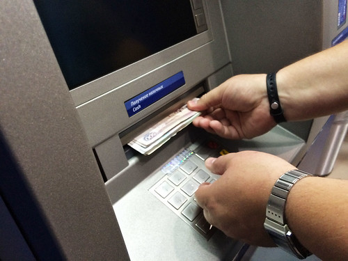 В Москве обхитрили банкомат на 3 млн рублей билетами «банка приколов»