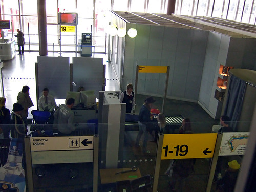 Двое грузчиков аэропорта Шереметьево задержаны по подозрению в кражах гаджетов из багажа