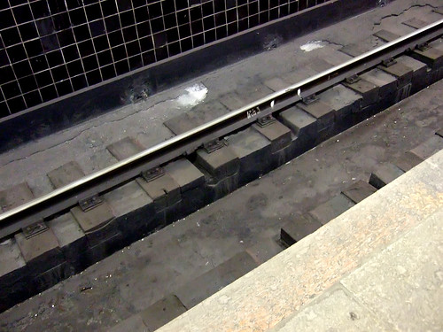 На «фиолетовой» ветке метро произошел сбой в движении поездов