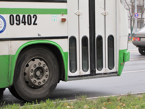 Автобус насмерть задавил сотрудника мойки в Балашихе