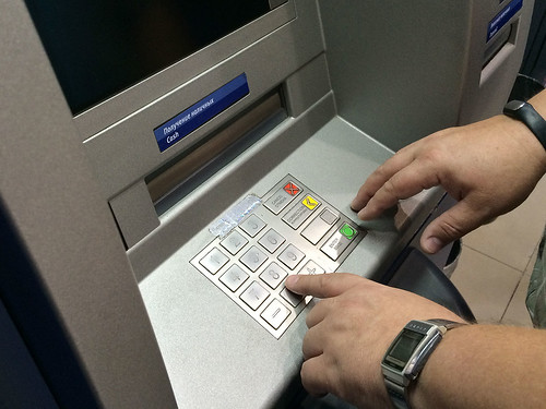 Сбербанк, ВТБ и «Альфа-банк» переоборудуют банкоматы для приема и выдачи памятных купюр