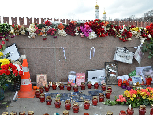 Активист умер после нападения неизвестного на месте убийства Немцова