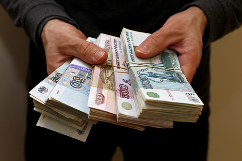 Аферисты под предлогом игры на бирже выманили у пенсионерки 1,4 млн руб.