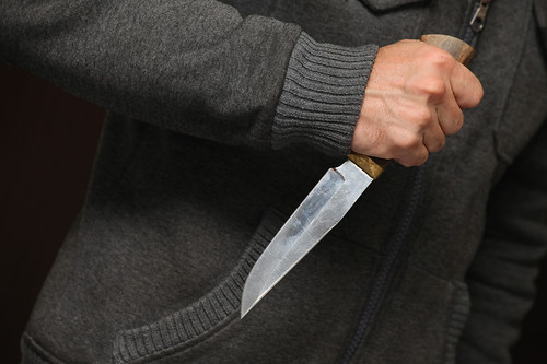 Мужчина в Клину ранил ножом двоих полицейских