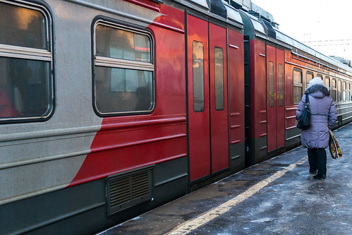 Два человека погибли под колесами электрички на платформе «Тимирязевская»