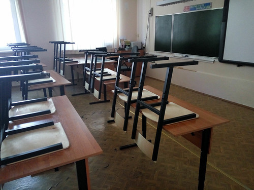 Почти 500 человек эвакуировали из школы в Москве после задымления