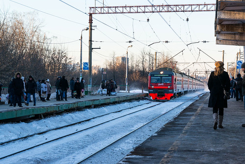 Мужчина и женщина погибли под колесами электропоезда у станции Щербинка