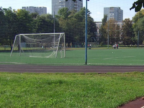 Футбольные ворота придавили насмерть мальчика в Раменском районе