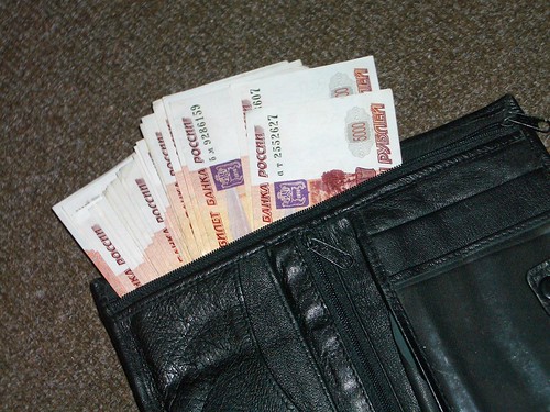 100 тыс. евро и 3 млн руб. украли со счетов клиента банка