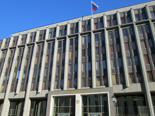 Совет Федерации проголосовал за пенсионную реформу при протестах под окнами