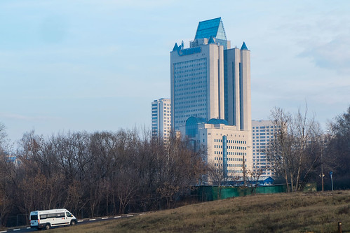 Ведущий специалист Газпрома выпал с 30-го этажа штаб-квартиры компании