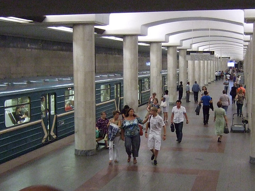Пассажир упал на рельсы на станции метро «Бибирево»