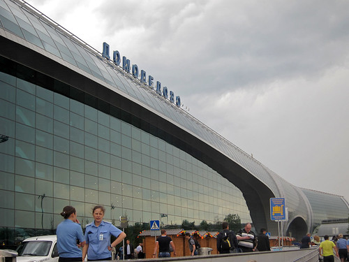 Туристы перекрыли один из залов ожидания в «Домодедово» из-за массовых задержек рейсов