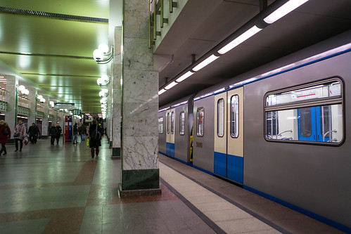 Мужчина выжил после падения под поезд на «серой» ветке метро