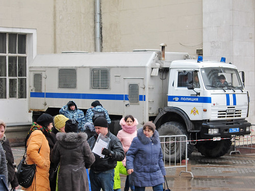 В Москве на антифашистском шествии задержаны более десяти человек