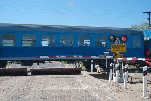 Поезд Пенза — Москва сбил выскочивший на переезд автомобиль: двое погибли