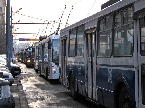 Извращенец напал на школьницу в московском троллейбусе