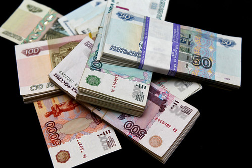 Лжесотрудник банка похитил 300 тыс. руб. у московской пенсионерки