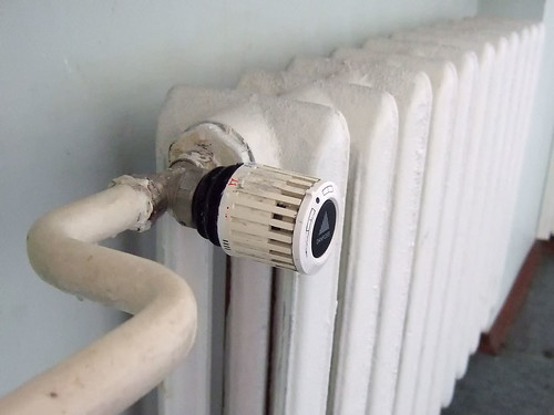 В 90% жилых домов в Москве включили отопление