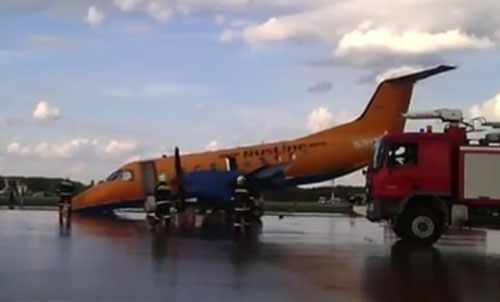 Аварийная посадка самолета компании «РусЛайн» в Домодедово