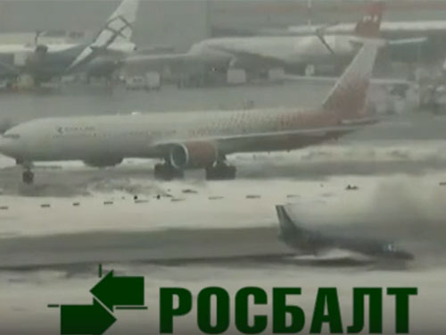 Видео жесткой посадки бизнес-джета в Шереметьево