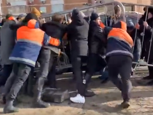 Охранники строительной компании избили горожан и депутатов, протестующих против застройки