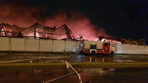 Пожар на площади около 6,5 тыс. кв. м произошел на складе в Долгопрудном