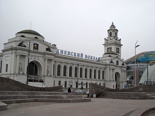 Площадь Киевского вокзала эвакуировали из-за угрозы взрыва