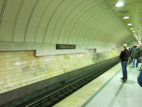 На станции метро «Римская» задержали мужчину, проникшего в тоннель под предлогом спасения котенка