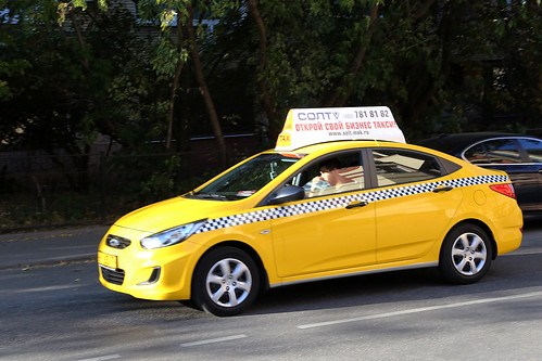 Бесплатные парковочные места для такси появились на семи улицах Москвы