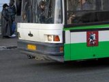 В Москве под колеса маршрутного автобуса попал подросток