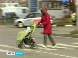 На юго-западе Москвы иномарка сбила коляску с ребёнком