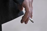 Активисты "СтопХама" с освежителями воздуха атакуют курильщиков 