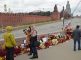 «Рыцари Немцова моста»: кто и зачем круглосуточно охраняет место гибели политика