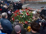 «Рыцари Немцова моста»: кто и зачем круглосуточно охраняет место гибели политика