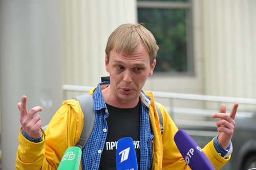 Голунов требует 5 млн рублей от задерживавших его полицейских
